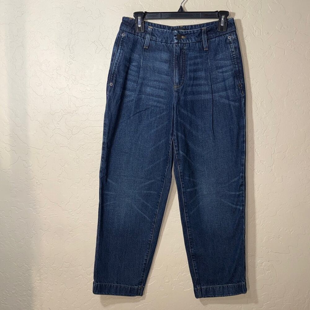 Banana republic pleated front slight barrel straight leg jeans size 2/26. NWT